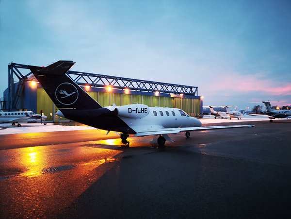 Augsburg Air Service: Erste CJ1+ der LAT im neuen LH-Farbschema lackiert
